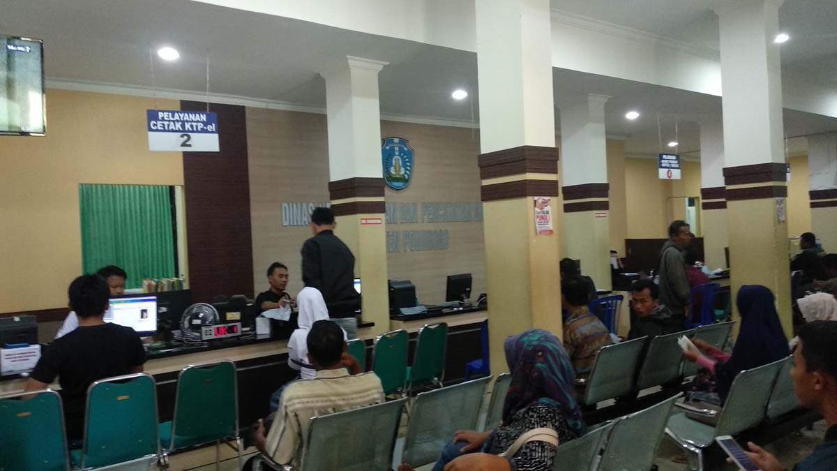 Suasana Kantor Dinas Kependudukan dan Catatan Sipil (Disdukcapil) Pemkab Ponorogo, Senin (17/9/2018)