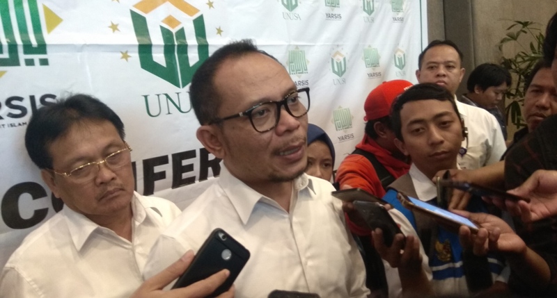 Menteri Hanif Dhakiri saat di Unusa Surabaya.