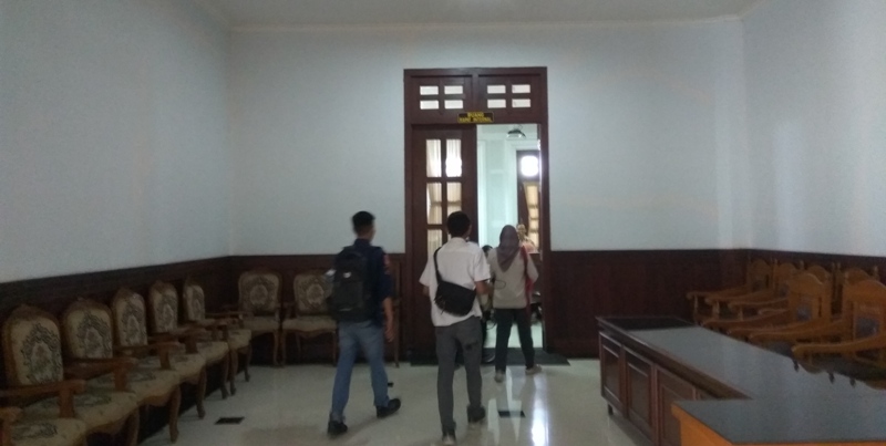 Sejumlah elemen terlibat dalam kepengurusan dokumen di Gedung DPRD Kota Malang 