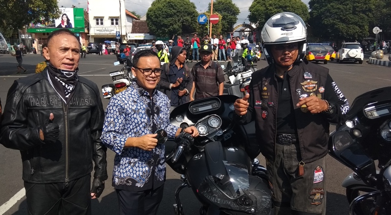 Anas Berangkatkan Ratusan Moge ke Bali untuk Pecahkan Rekor Muri