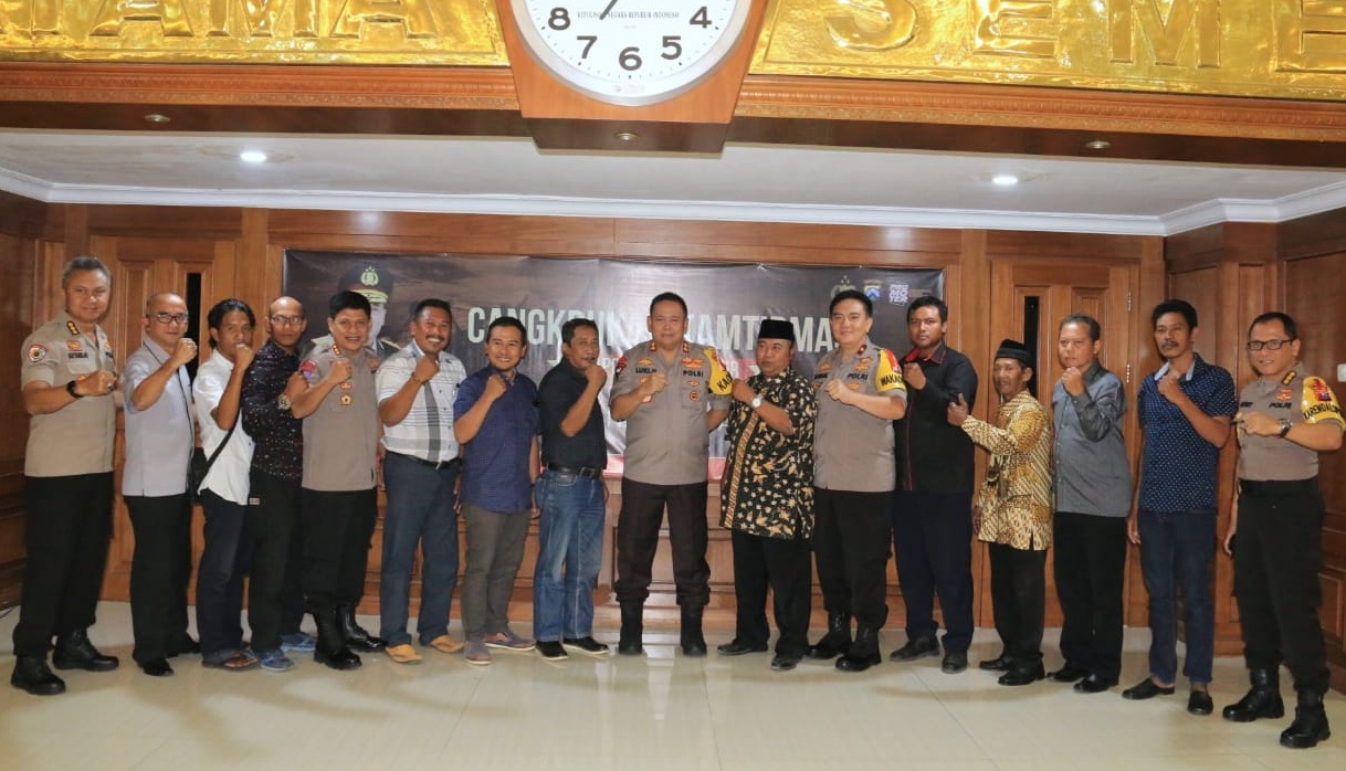 Cangkrukan yang digelar Kapolda dengan kelompok nelayan di Jatim