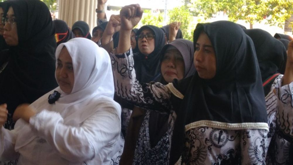 Demo guru honorer beberapa waktu lalu/ foto dokumen