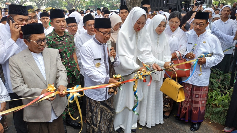 Wali Kota Malang Setiaji saat meresmikan wisata halal di Hari Santri Nasional.