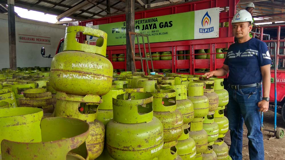 Tumpukan tabung gas elpiji yang ada di gudang agen