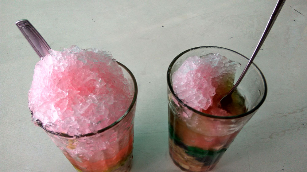 Kuliner legendaris es tawon di Malang (Avirista Midaada / jatimnow.com) 