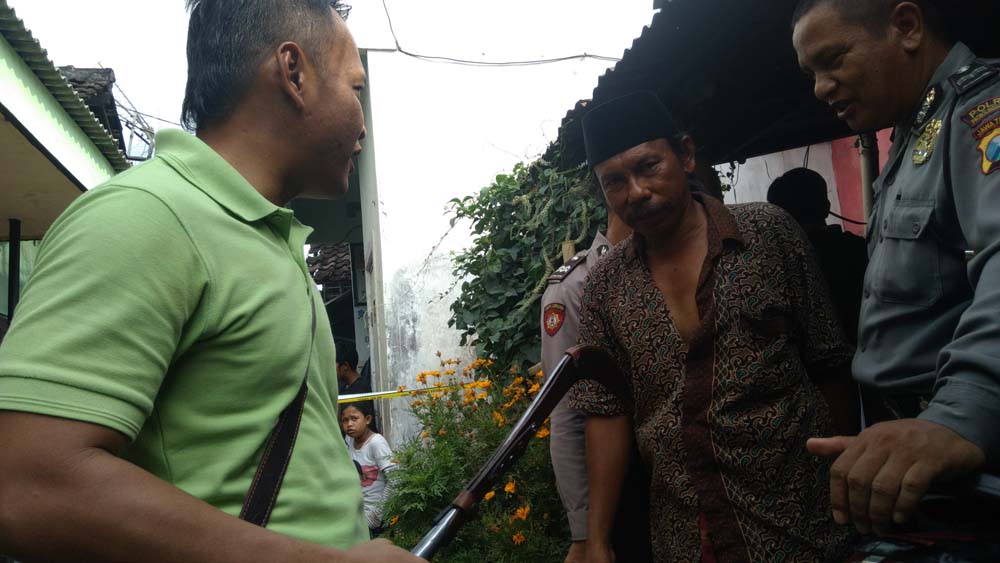 Polisi melakukan identifikasi atas kejadian pembacokan pada korban Suyanto.