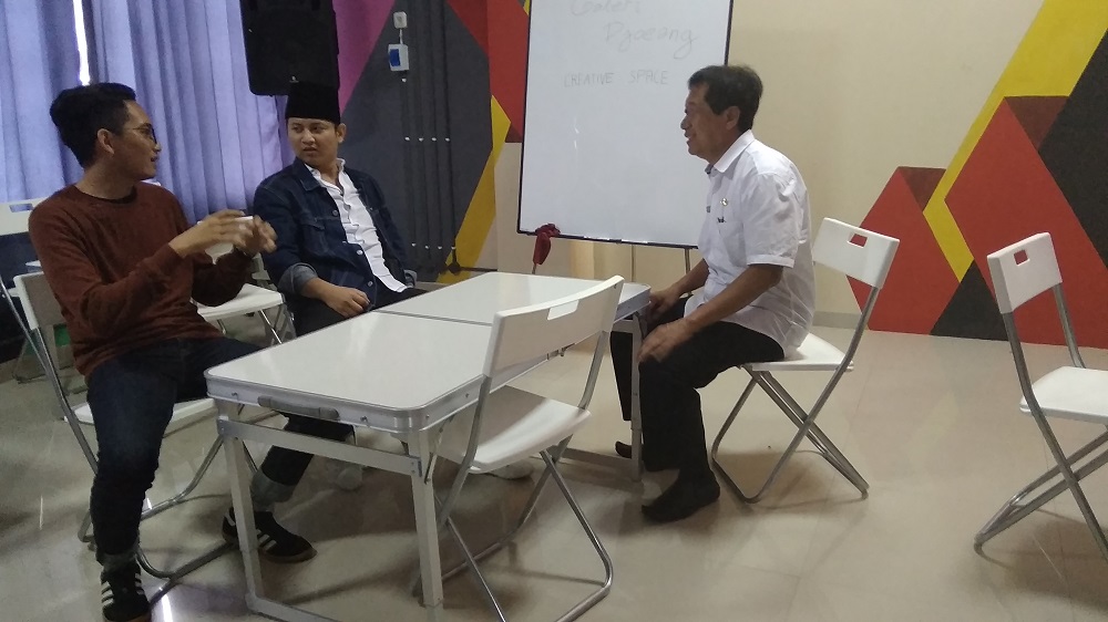 Wabup Trenggalek, Mochamad Nur Arifin saat berada di ruang Co Working Galeri Djuang.
