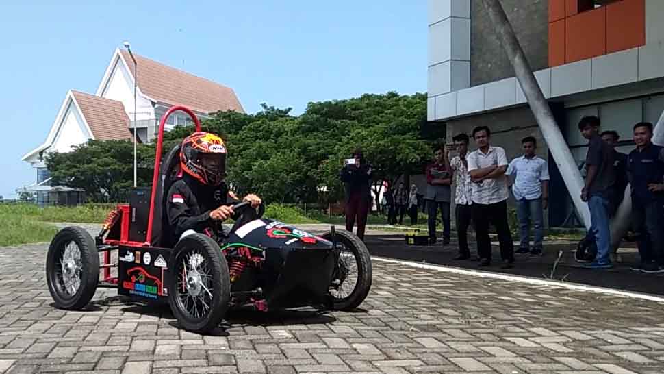 Mobil listrik Gajah Oling KM. 13 