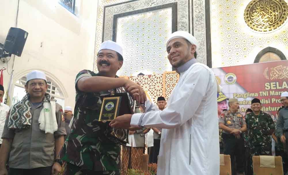 Panglima TNI Ajak Santri Hindari Berita Hoaks