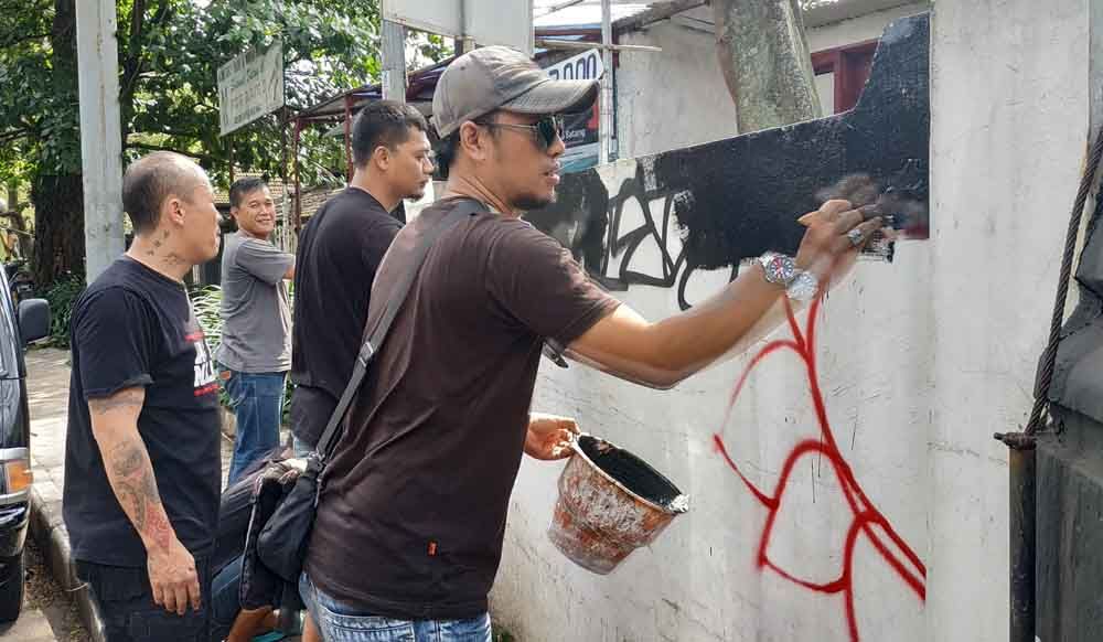 Pengecatan Jembatan Splendid di Malang