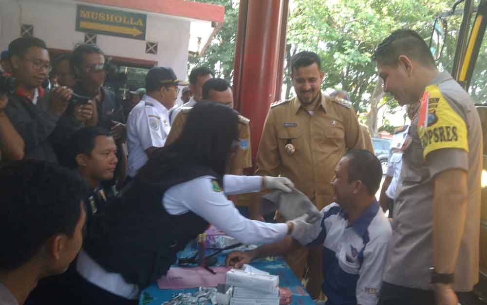 Jelang Lebaran, Sopir di Terminal Probolinggo Dites Urine