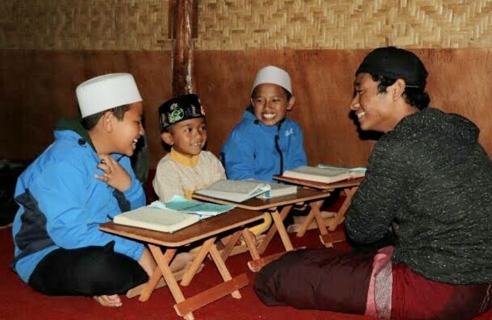 Anak Suku Tengger Desa Wonokerto, Kecamatan Sukapura, Probolinggo belajar Alquran bulan Puasa Ramadan