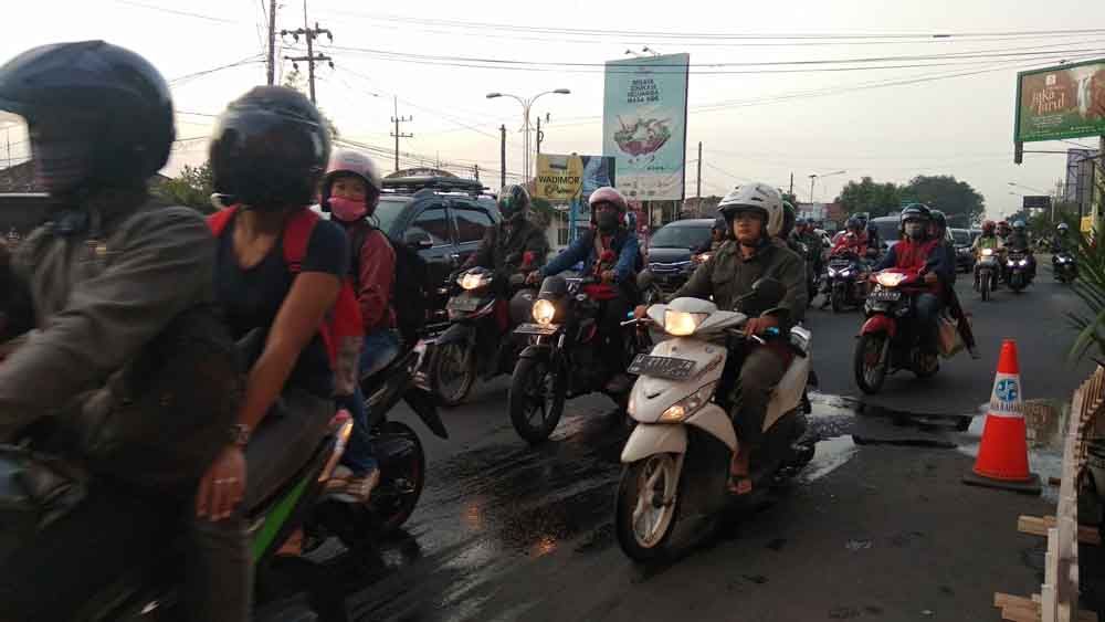 Pemudik Roda Dua Padati Mojokerto, Polisi Siapkan Jalur Alternatif