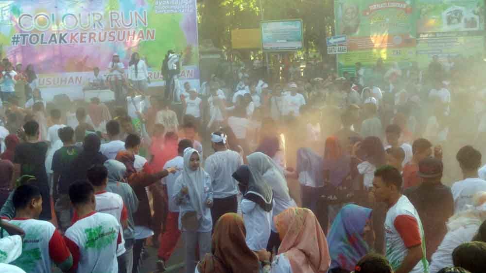 Acara colour run di Probolinggo