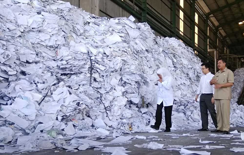 Gubernur Khofifah ke pabrik di Mojokerto