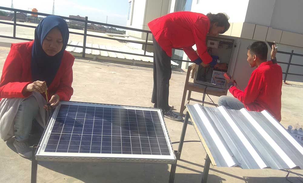 Ketiga mahasiswa Untag bikin ide pembangkit Listrik tenaga Raja Singa