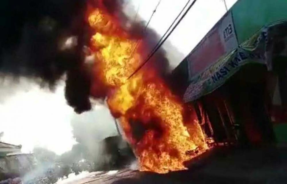 Kios bensin di Probolinggo terbakar