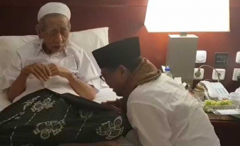 Kiai Haji Maimoen Zubair di Hotel Darul Aiman, Mekkah