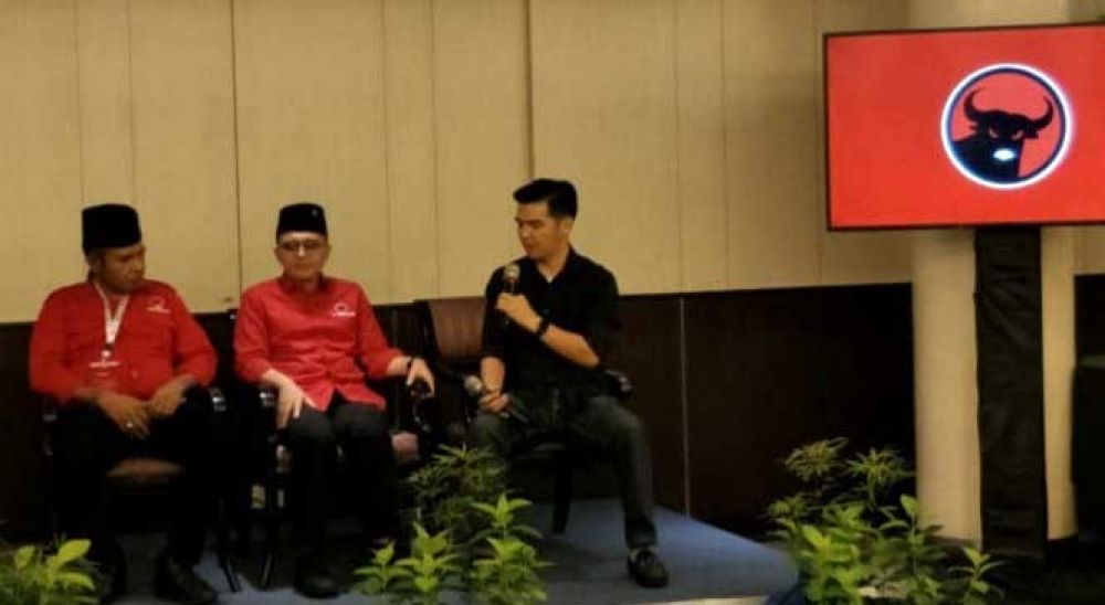 Bupati Anas dan  Bupati Boven Digoel, Benediktus Tambonop di Kongres PDP ke 5 di Bali