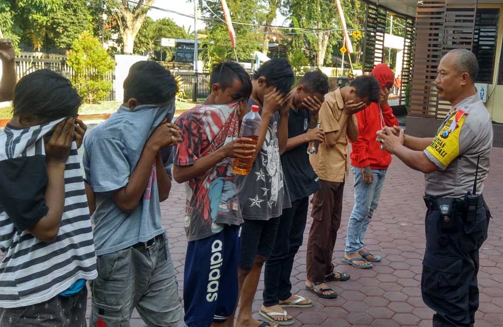 7 remaja diamankan saat pesta miras oplosan