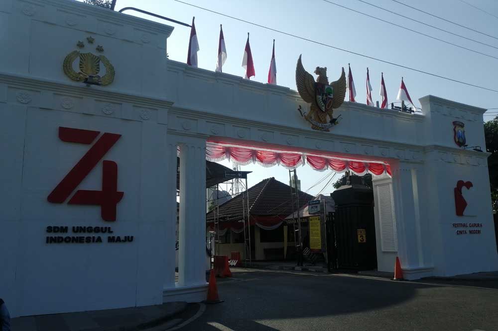 Gapura Cinta Negeri Polda Jatim Meriahkan HUT RI ke 74