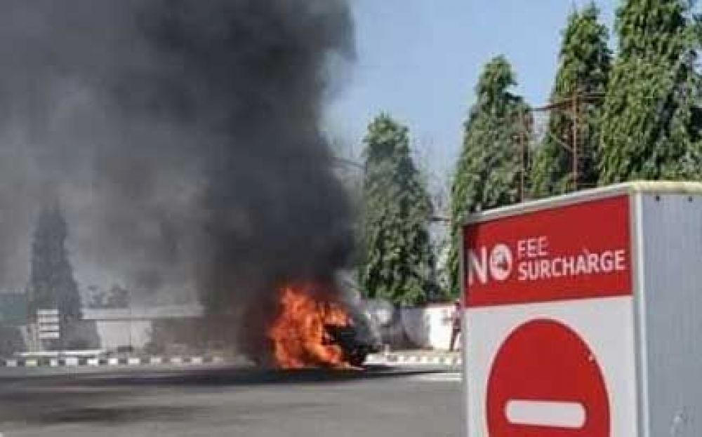 Mobil Carry terbakar di Probolinggo