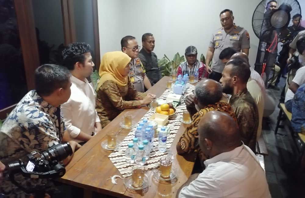 Cangkrukan baren Forkopimda Jatim dan tokoh Papua di rumah Kapolda Jatim