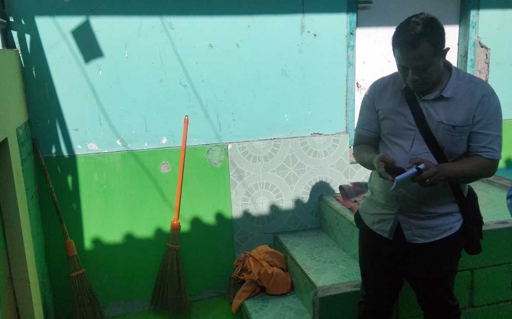 Polisi lakukan olah TKP di Ponpes Mamba'ul Ulum Mojokerto