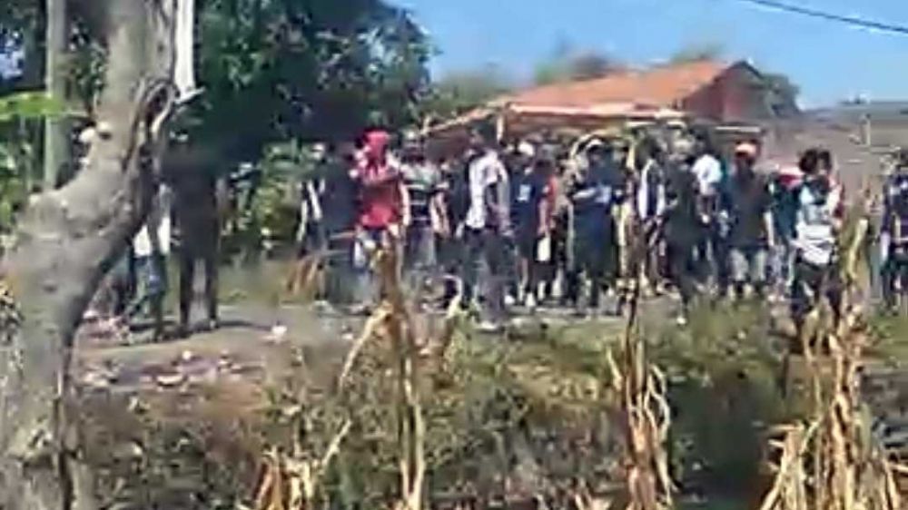 Capture video tawuran antar warga di Sidoarjo