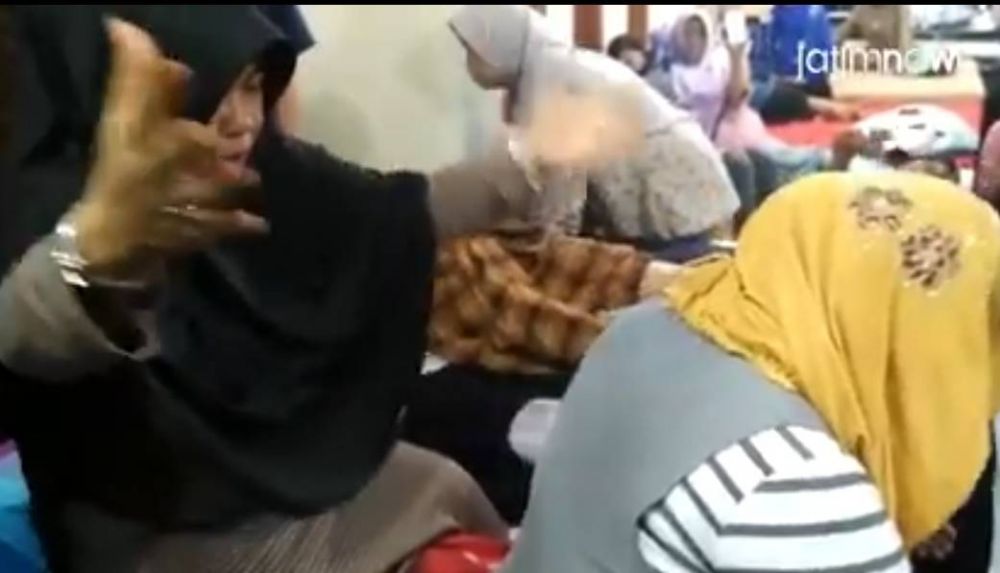 Cerita Ningsih Tinampi Diserang Ribuan Dukun Santet