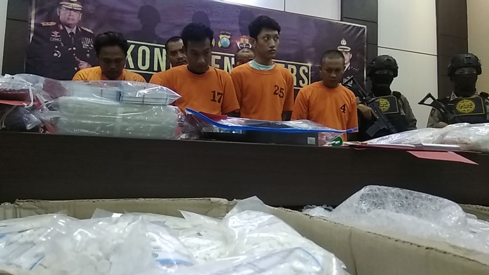 Ribuan buitr pil dobel L dan sabu diamankan Polres Mojokerto