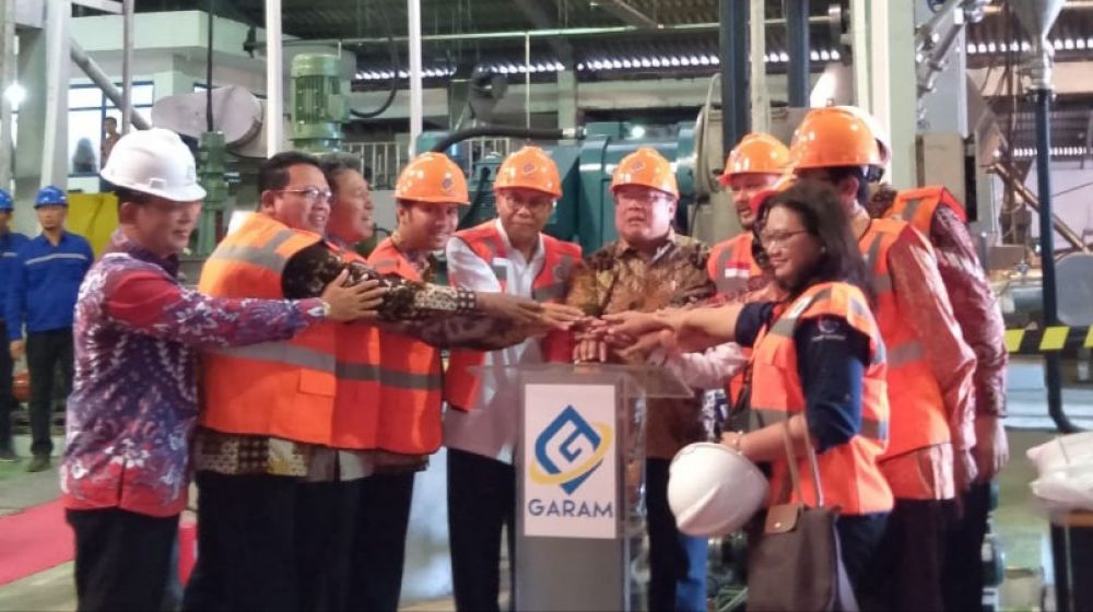 Menristek Tinjau Pabrik Pengolahan Garam Industri di Gresik