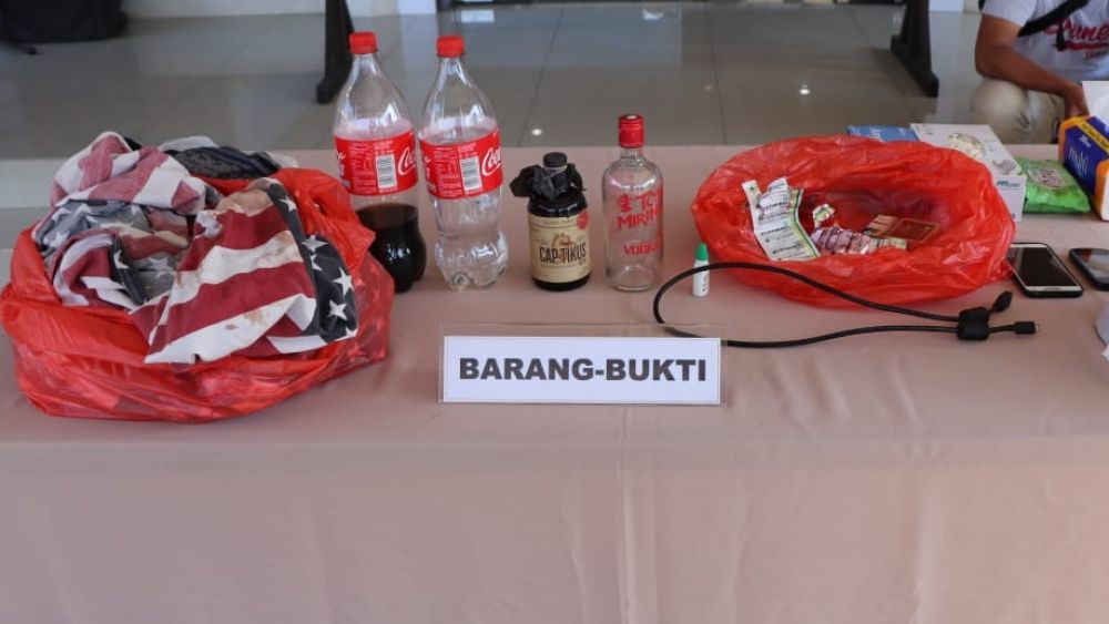 Barang bukti tersangka membunuh teman kencannya di Banyuwangi