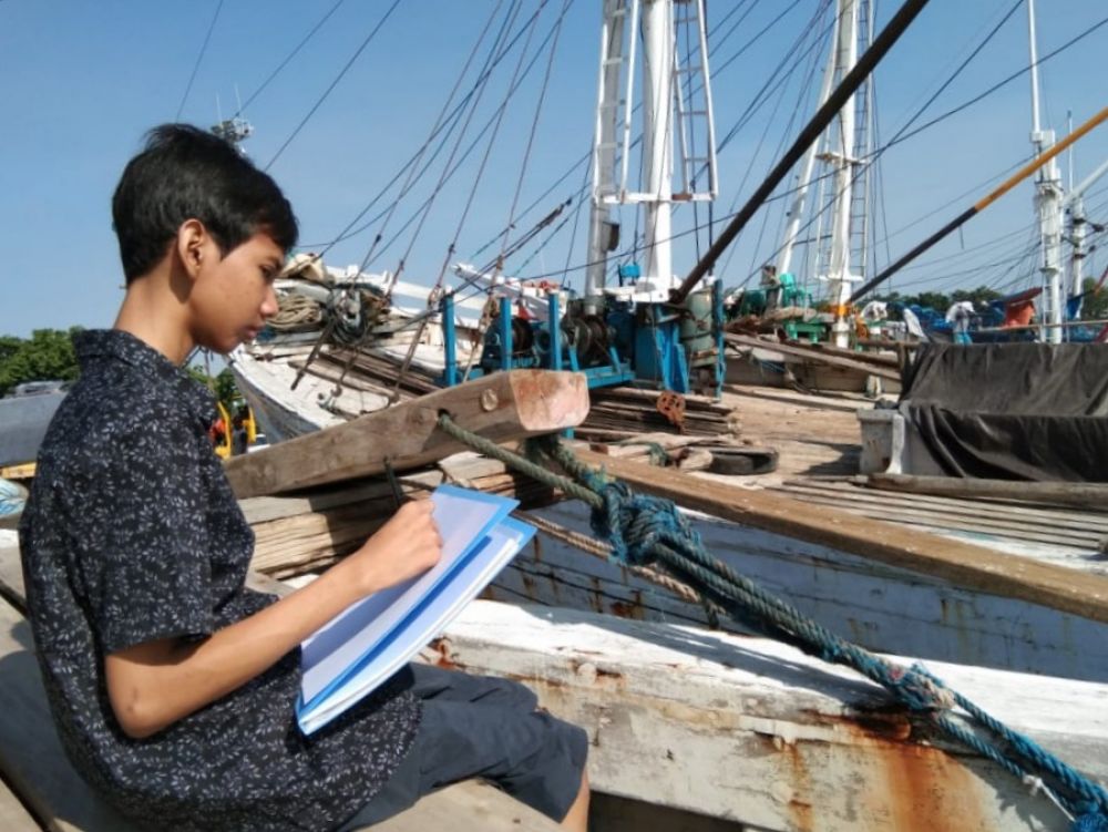 Disleksia Antarkan Ariel Ramadhan Pameran Tunggal di Gresik