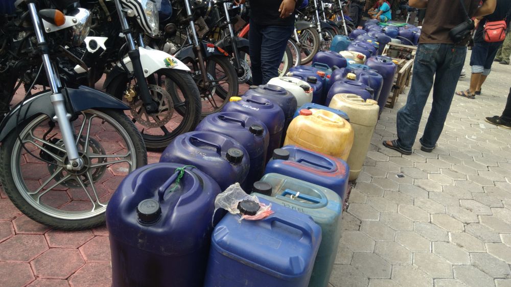 Puluhan jerigen berisi premium diamankan polisi