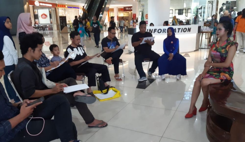 Live sketch model di atrium Icon Mall Gresik