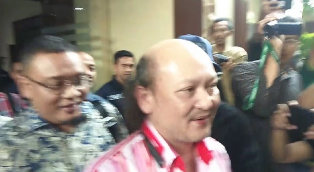 Jadi Member Investasi Bodong, Ari Cucu Soeharto Serahkan 2 Alphard
