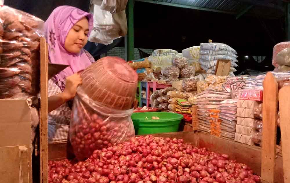 Pasokan barang merah di PIOS dijamin aman (Foto: Dok. jatimnow.com)