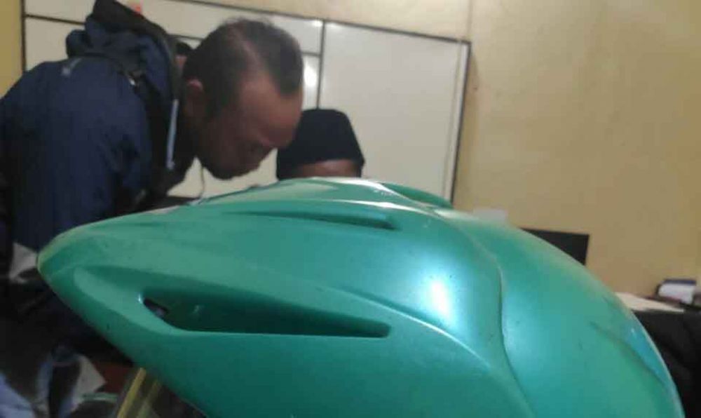 Pedagang ketela melaporkan kasus pembacokan yang dilakukannya kepada Polsek Gending