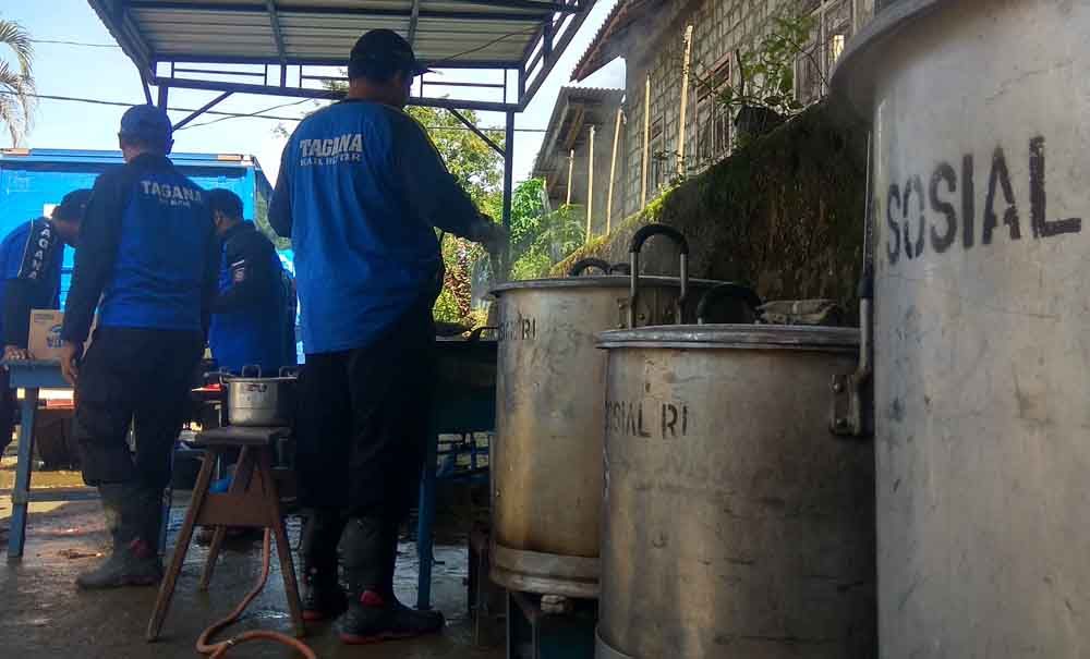 Banjir Lumpur di Blitar, Tagana Dirikan Dapur Umum