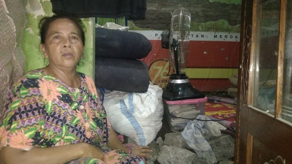 Rumah Terendam Banjir, Janda di Kota Probolinggo Tidur Beralaskan Batu
