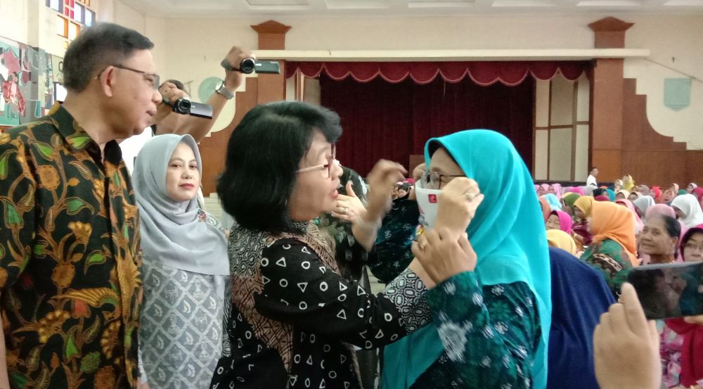 Pembagian masker dan seminar kesehatan cegah corona di Wisma Ahmad Yani, Gresik