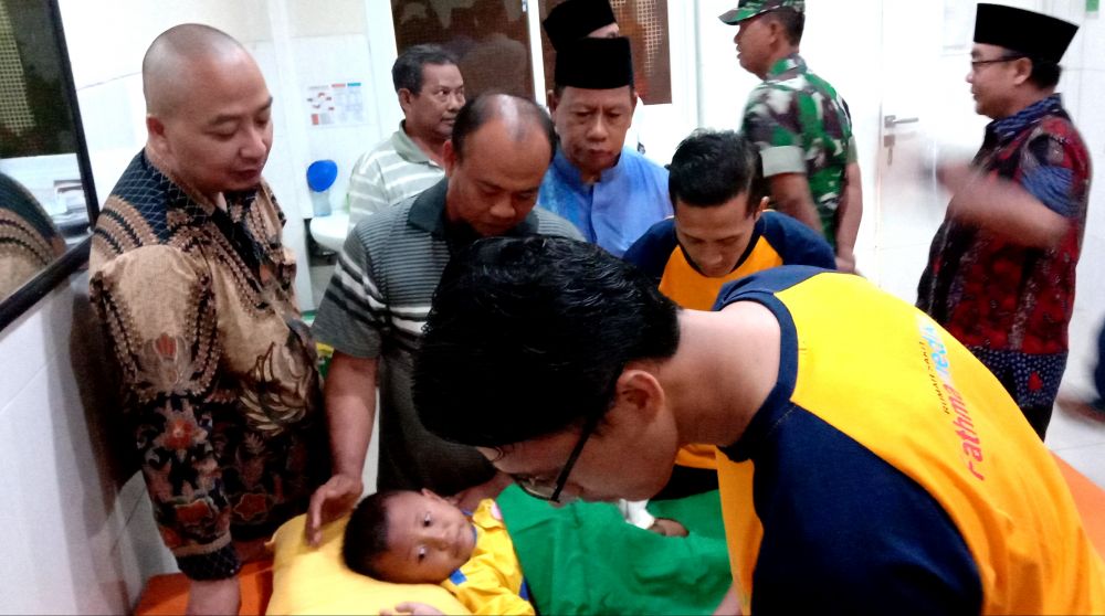 Sunatan massal di RS Fathma Medika Gresik