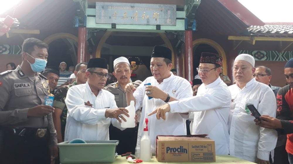 dr Edi Suyanto ajarkan membuat hand sanitizer secara murah