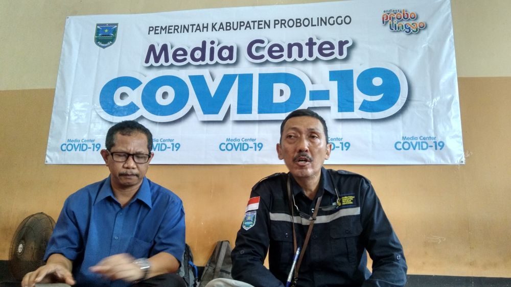 Kepala Dinas Kesehatan Kabupaten Probolinggo, dr Anang Budi Yulianto (kiri)