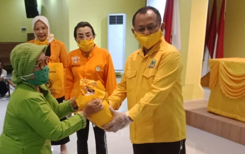 Peringati Hari Kartini, Perempuan Golkar Jatim Bagikan 3000 Sembako