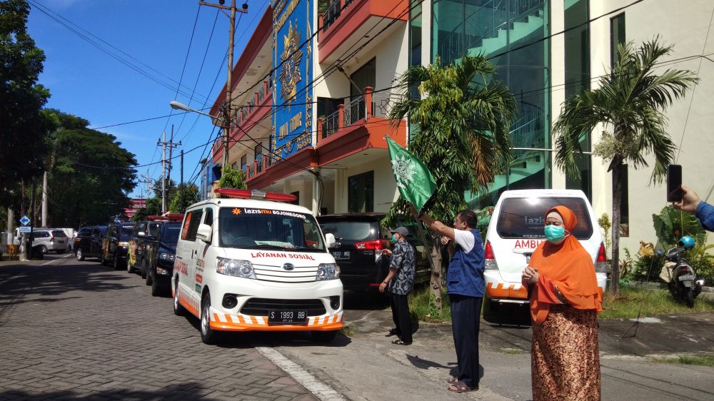 Pemberangkatan bantuan oleh Muhammadiyah Jatim ke 38 daerah