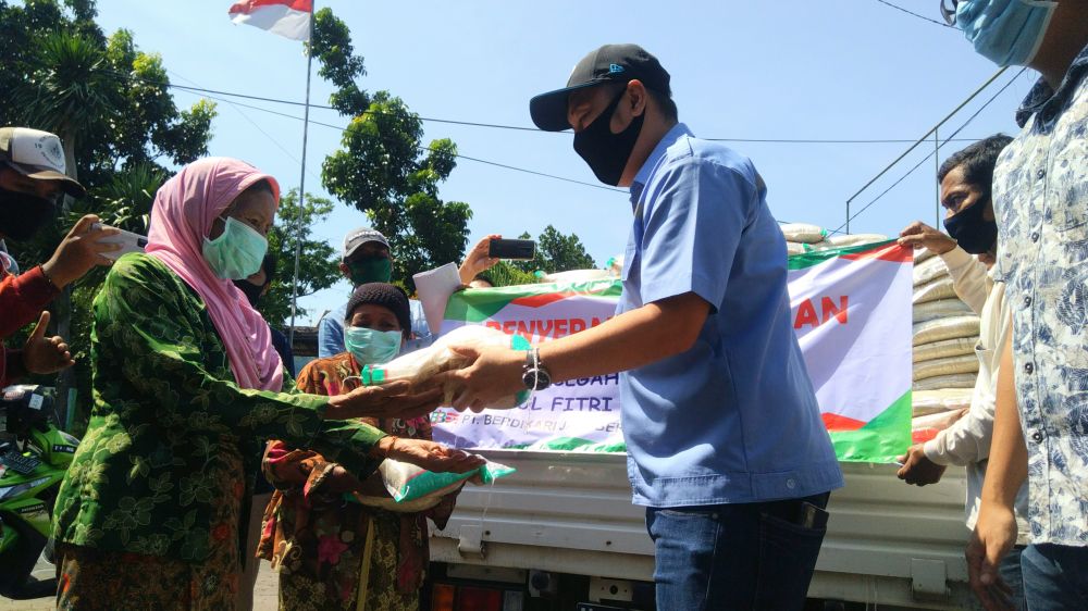 Warga di Kota Probolinggo Terdampak Corona Diberi Bantuan Beras