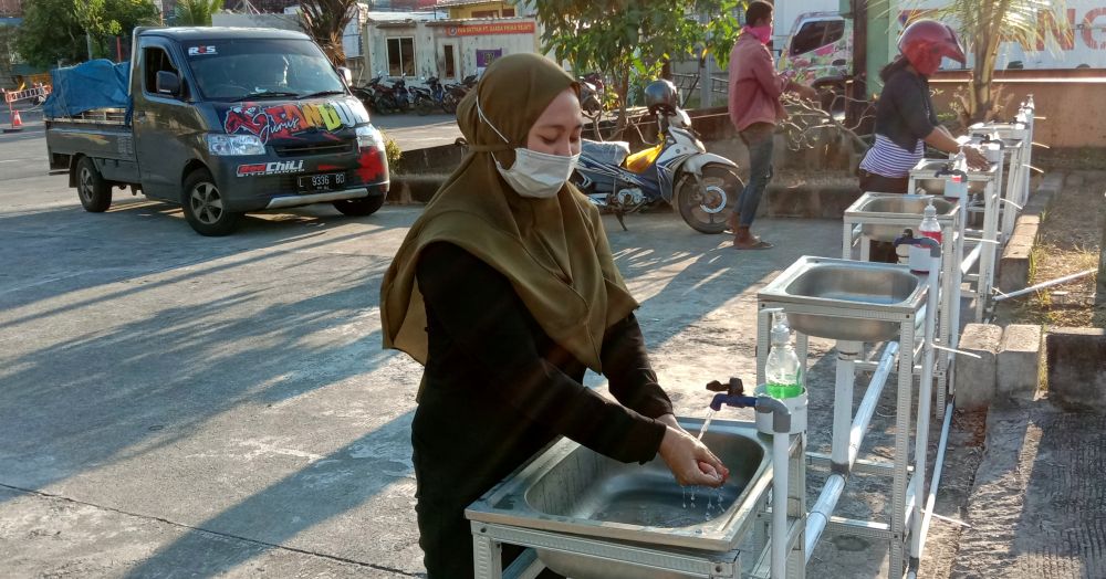 Pedagang dan pengunjung wajib mencuci tangan sebelum masuk PIOS