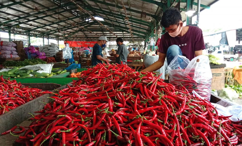 Pedagang cabai di Pasar Induk Osowilangun Surabaya 